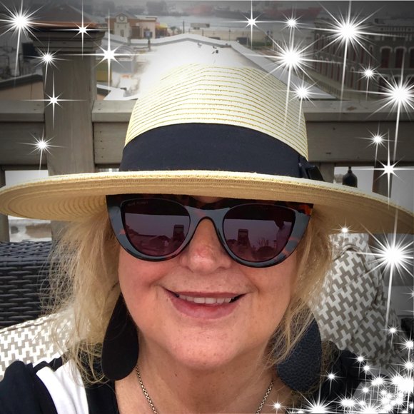 Profile Picture of Sharlette Earles white (@sharlette) on Poshmark