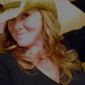 Profile Picture of Lori Richter (@maldiveshorsesage) on Myspace