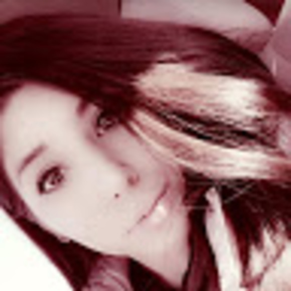 Profile Picture of Dallana Flaminio (@dallanaflaminio) on Poshmark