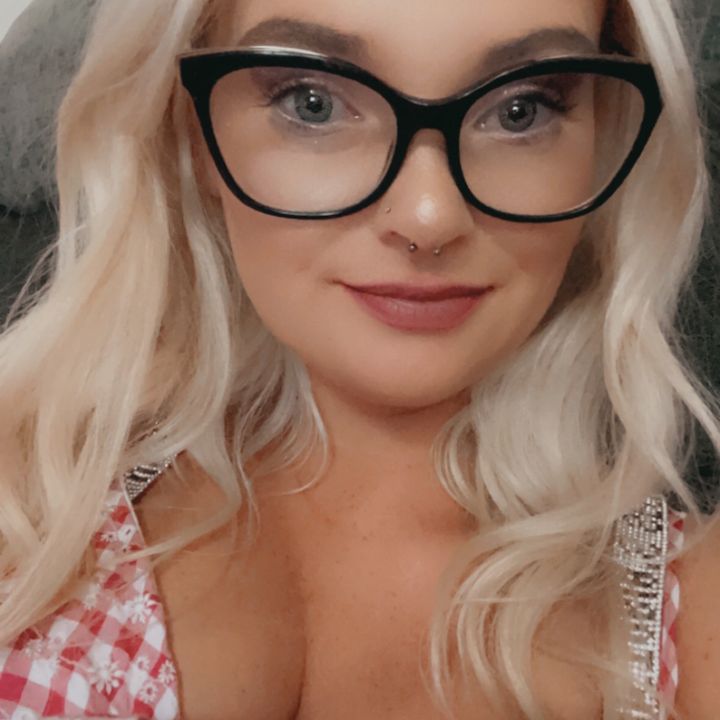Profile Picture of Lindsey Lenker (@lindseylenker) on Tiktok