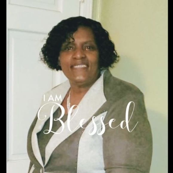 Profile Picture of Lenora James (@lenora_james) on Poshmark