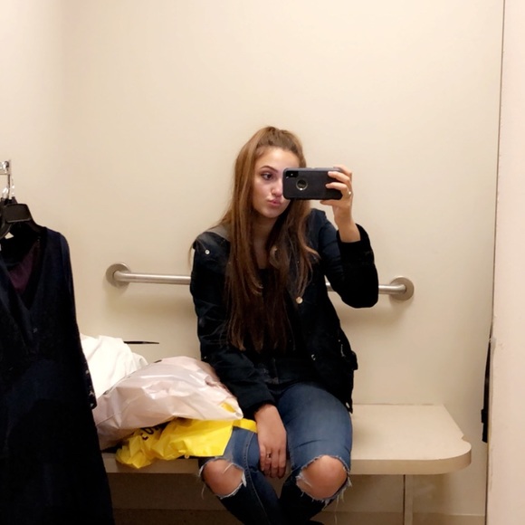 Profile Picture of Blerta Gashi (@blertagashi12) on Poshmark