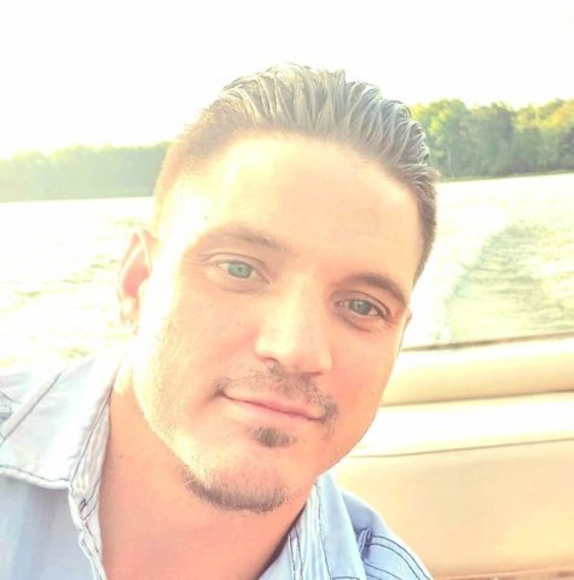Profile Picture of Nick Daniels (@33nickdaniels) on Poshmark