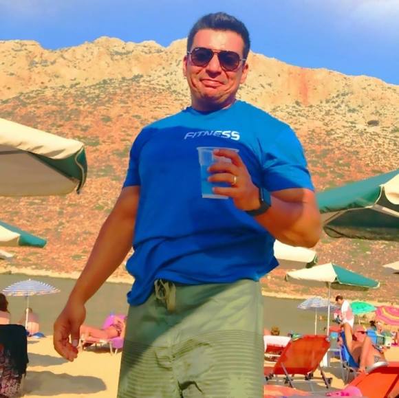 Profile Picture of Oscar Castillo (@castilos74) on Poshmark