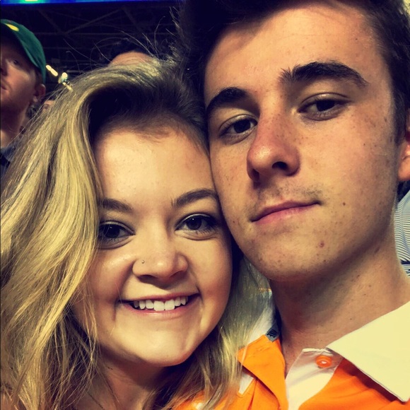 Rachel Delung - Poshmark Profile Picture of Rachel Delung (@rdelung) on Poshmark