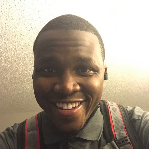 Profile Picture of Larron Smith (@lnsmith6) on Poshmark