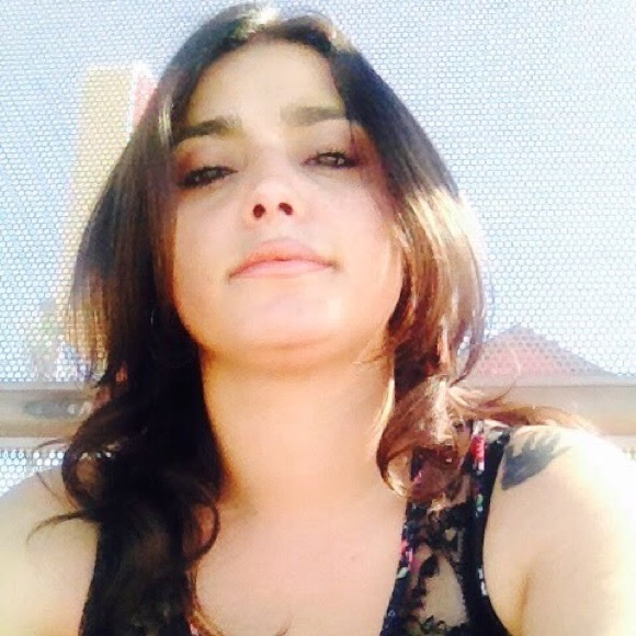 Profile Picture of Alexia Castaneda (@alexiacastan602) on Poshmark