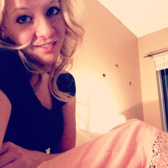 Profile Picture of Stephanie Summers (@ssummers2) on Poshmark