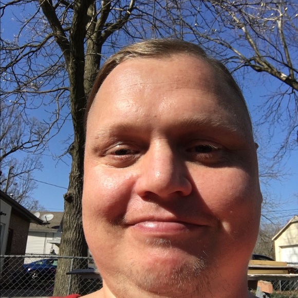 Profile Picture of Adam Day (@dayadam89) on Poshmark