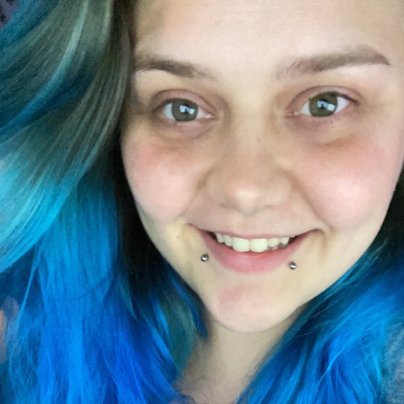 Dianna Hooyboer - Poshmark Profile Picture of Dianna Hooyboer (@dghooyboer) on Poshmark