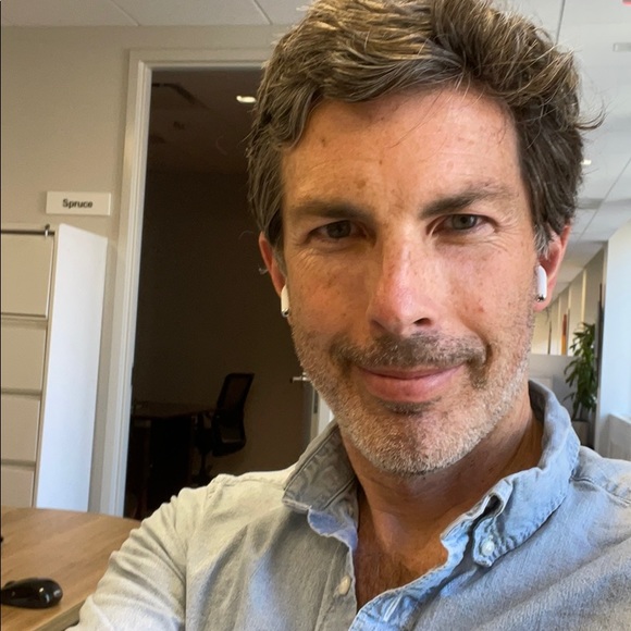 Profile Picture of Robert Morier (@robertmorea) on Poshmark