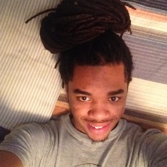 Profile Picture of Sheldon Bell (@sheldonbell33) on Poshmark