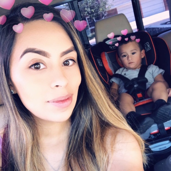 Profile Picture of Jannette Contreras (@contreras12) on Poshmark