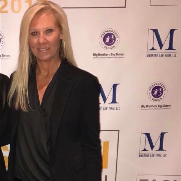 Profile Picture of Cheryl Ecton (@buzz94) on Poshmark