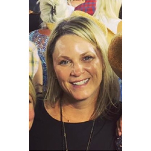 Profile Picture of Janel Schuch (@jschuch) on Poshmark