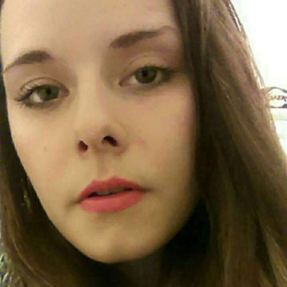 Profile Picture of Jen Moultane (@jmoultane) on Poshmark