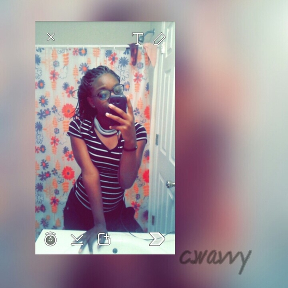 Profile Picture of Chrissy Perris (@chrissyperrish) on Poshmark