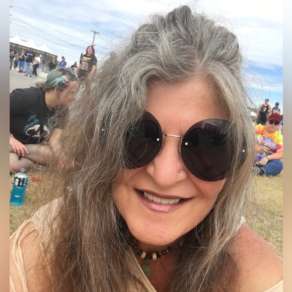 Profile Picture of Tabitha Howe (@tabbi70) on Poshmark