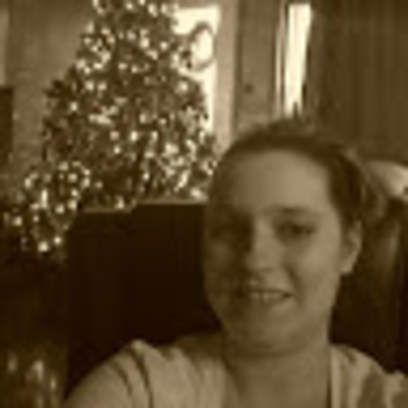 Profile Picture of Christine Reckner (@creckner21) on Poshmark