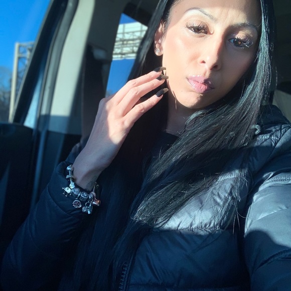 Profile Picture of Gee Kishun (@gkdesignz) on Poshmark