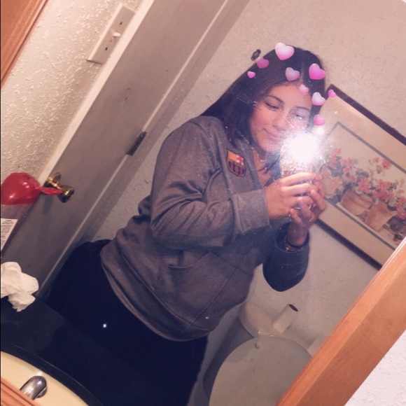 Profile Picture of Nallely Benites (@nallely0930) on Poshmark