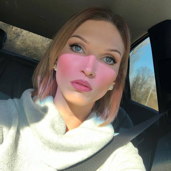 Profile Picture of Lacey Casey (@laceycasey22) on Poshmark