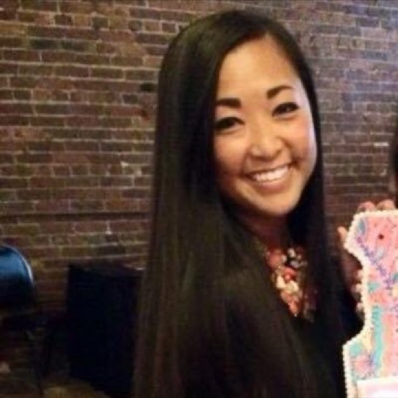 Profile Picture of Lia Delisle (@lia_delisle) on Poshmark