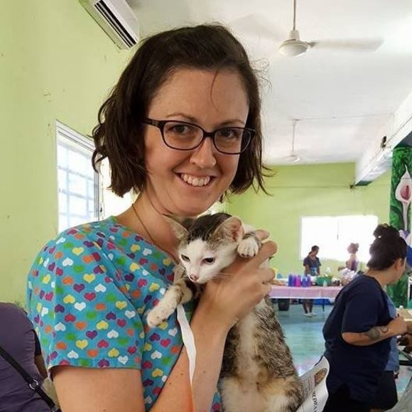 Profile Picture of Ellen Rutledge (@ellen_oil) on Poshmark