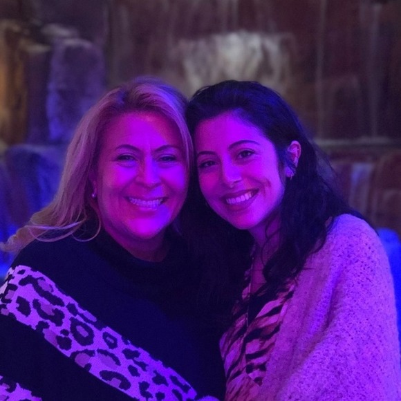 Profile Picture of Kat Capossela (@kat_cap) on Poshmark