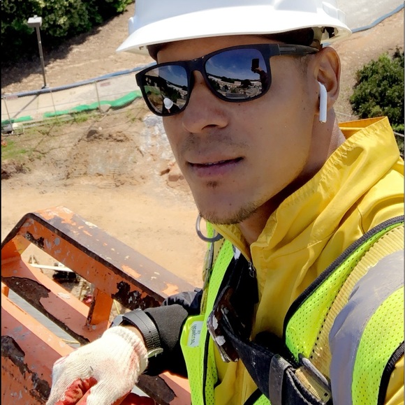 Profile Picture of David Irias (@davidirias) on Poshmark