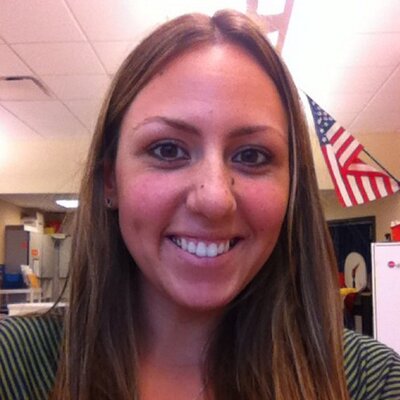 Profile Picture of Elizabeth Applegate (@lizzieappleg8) on Twitter
