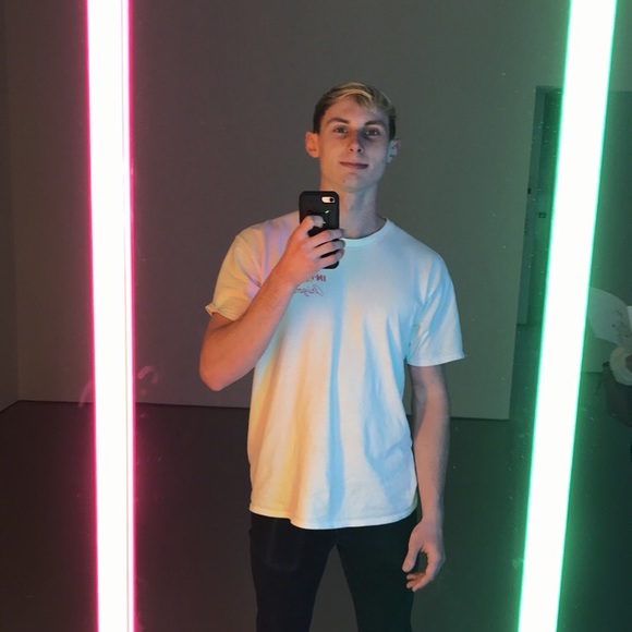 Profile Picture of Bryant Wicklund (@modestxsquare) on Poshmark