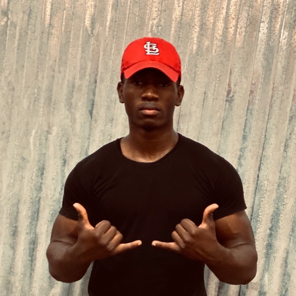 Christ Zongo - Poshmark Profile Picture of Christ Zongo (@christ_zongo) on Poshmark