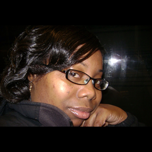 Profile Picture of Danielle Holloman (@dholloman97) on Poshmark