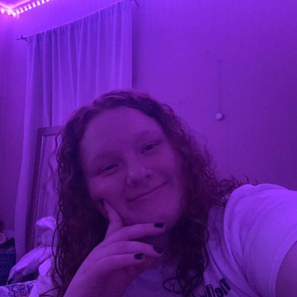 Profile Picture of Hope Fowler (@hopefowlerr) on Poshmark