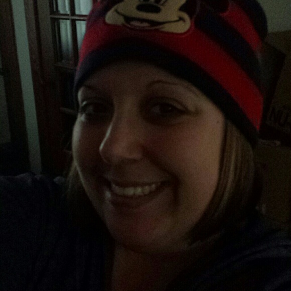 Profile Picture of Justine Burrell (@teenie0928) on Poshmark