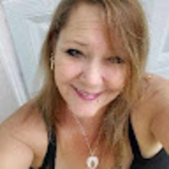 Profile Picture of Mary Murray (@marymurrsy1965) on Poshmark