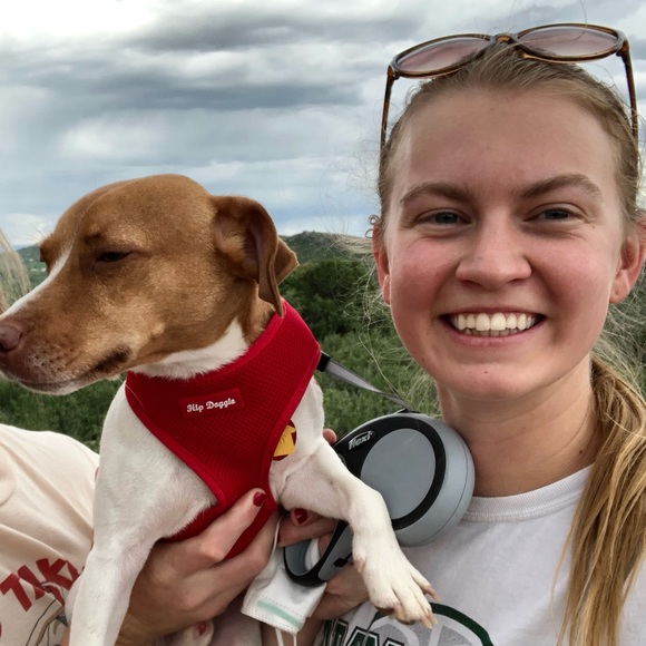 Profile Picture of Olivia Lockhart (@olivialockha539) on Poshmark