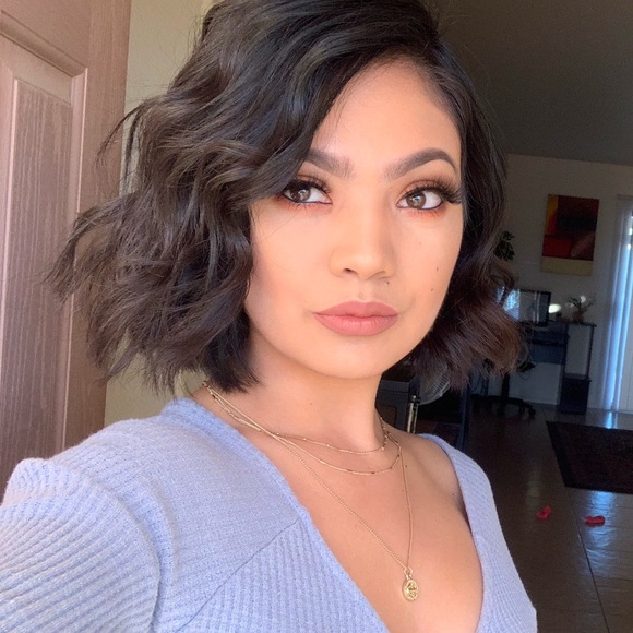 Profile Picture of Danielle Arbizu (@danimoniquue) on Poshmark