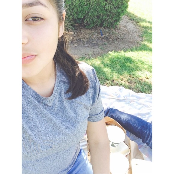 Profile Picture of Alice Herrera (@aliceherrera) on Poshmark