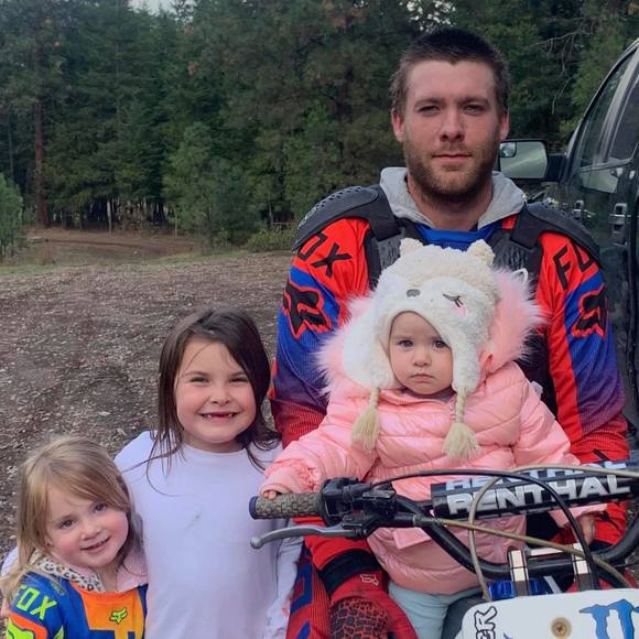 Profile Picture of Dustin Sanderson (@dustinsanderson) on Poshmark