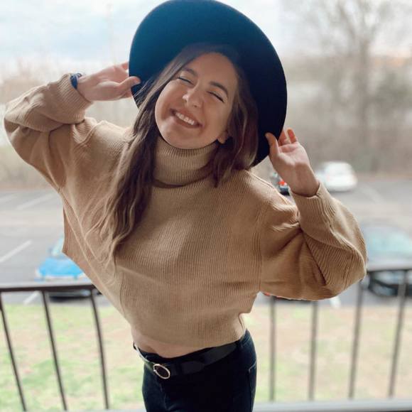 Profile Picture of Jessica Lonske (@jlonske) on Poshmark