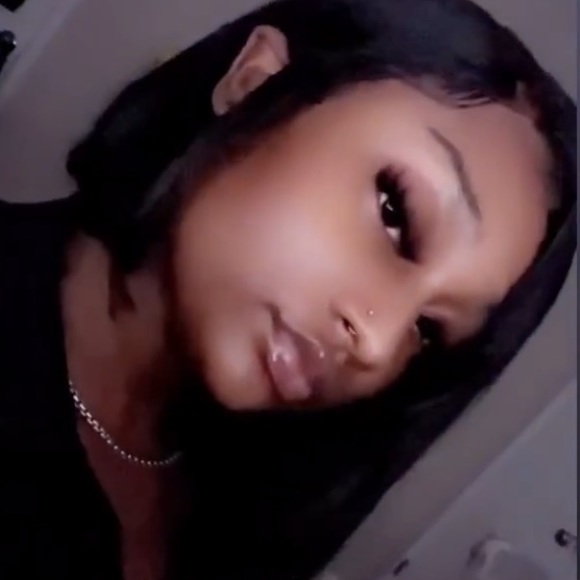 Profile Picture of Jayonna Enderson (@fawziyah_m) on Poshmark