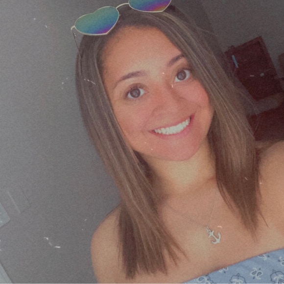 Profile Picture of Brianna Manning (@brimanning2022) on Poshmark