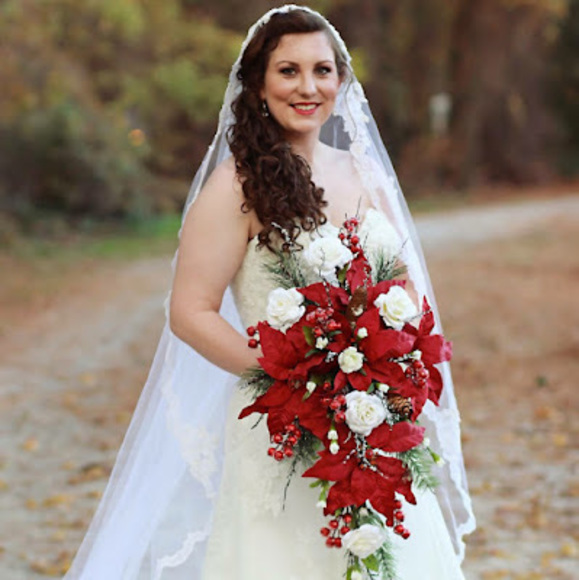 Profile Picture of Ashley Coffield (@acoffield94) on Poshmark