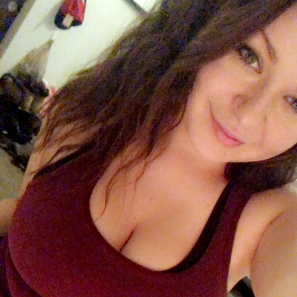 Profile Picture of Megan Whittles (@meganwhittles) on Poshmark