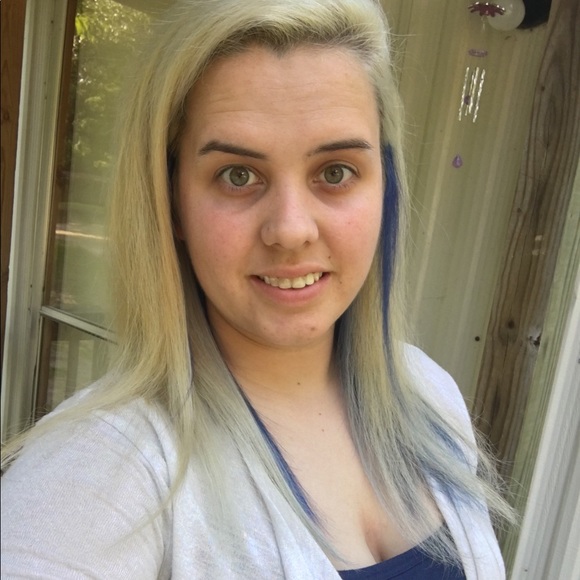 Profile Picture of Tanya Adams (@tanya31adams) on Poshmark