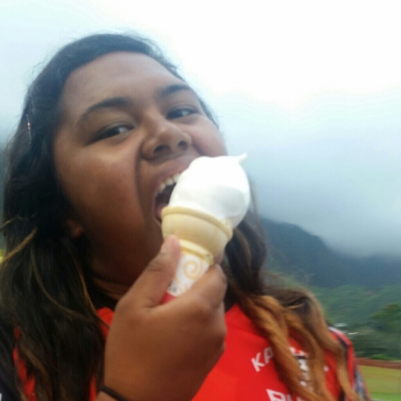 Profile Picture of Jessica Lessary (@jessicalessary) on Poshmark