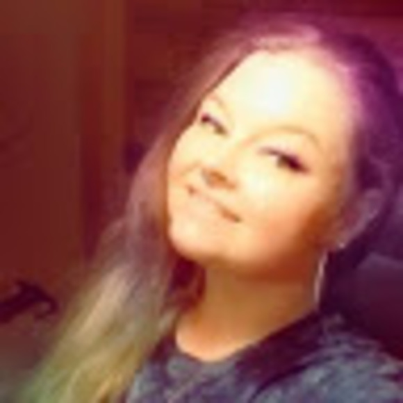 Profile Picture of Rachel Tesner (@rachelsisk876) on Poshmark