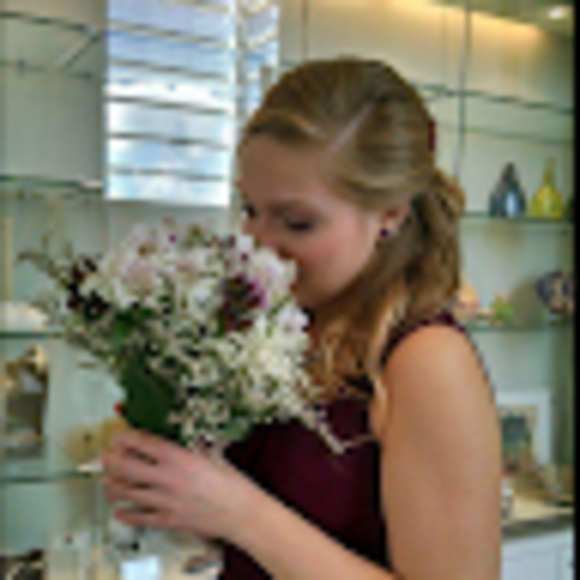 Profile Picture of Kara Schultz (@karajanewendt) on Poshmark